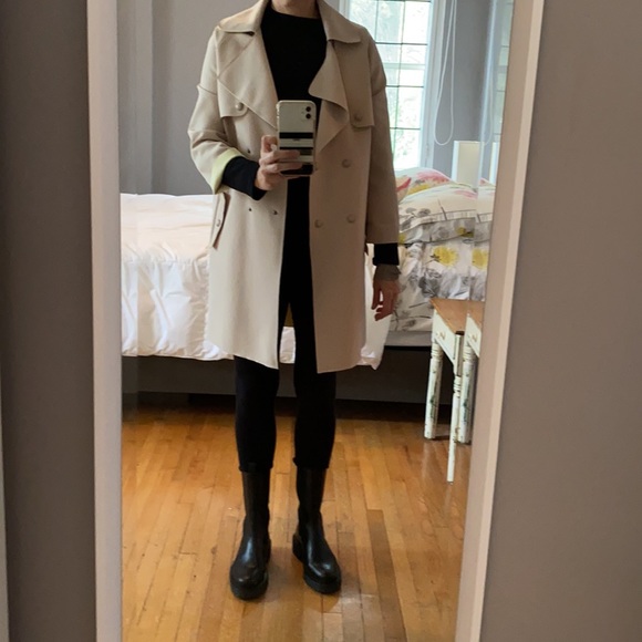 Gorgeous light weight trench style coat - Picture 4 of 12